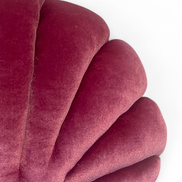 MCM Vintage Shell Rose Velveteen Throw Pillow - Glamorours Rose 14.5" x 10" - Picture 6 of 8